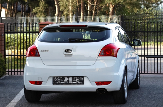 Kia Ceed cena 18900 przebieg: 155000, rok produkcji 2010 z Skaryszew małe 137